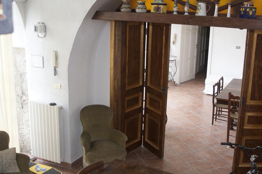 Palazzo D'Orsi Villa Calvanico Room photo